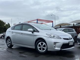 2015 Toyota Prius - Thumbnail