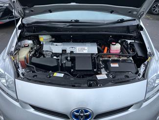 2015 Toyota Prius - Thumbnail