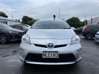 2015 Toyota Prius - Thumbnail