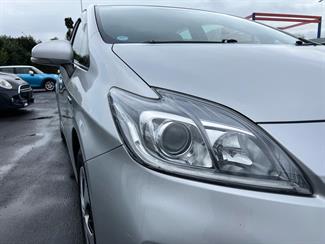 2015 Toyota Prius - Thumbnail