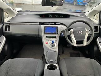 2015 Toyota Prius - Thumbnail