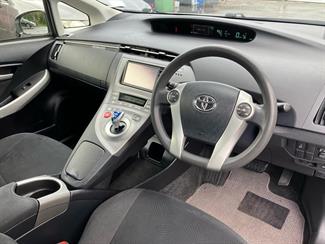 2015 Toyota Prius - Thumbnail