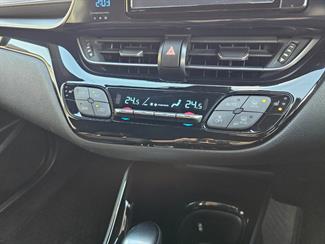 2017 Toyota C-HR - Thumbnail
