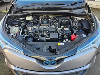 2017 Toyota C-HR - Thumbnail