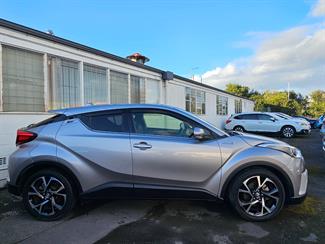 2017 Toyota C-HR - Thumbnail