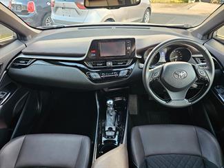 2017 Toyota C-HR - Thumbnail