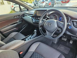 2017 Toyota C-HR - Thumbnail