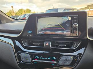 2017 Toyota C-HR - Thumbnail