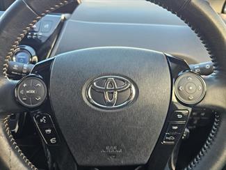 2018 Toyota Prius - Thumbnail