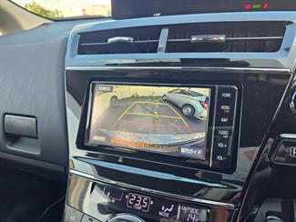 2018 Toyota Prius - Thumbnail