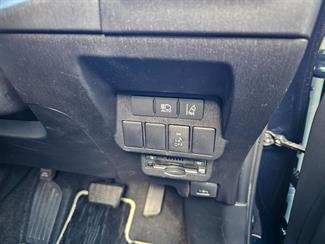 2018 Toyota Prius - Thumbnail