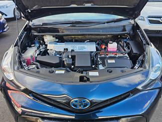 2018 Toyota Prius - Thumbnail