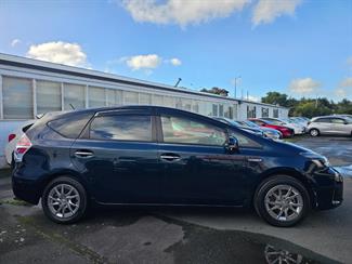 2018 Toyota Prius - Thumbnail