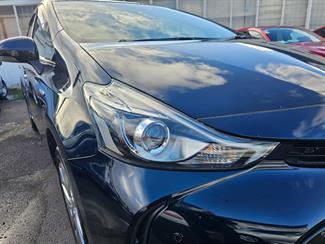 2018 Toyota Prius - Thumbnail