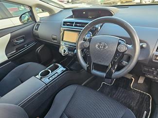 2018 Toyota Prius - Thumbnail