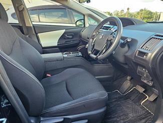 2018 Toyota Prius - Thumbnail