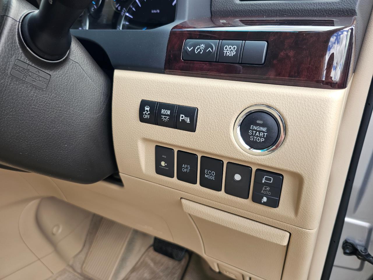 2014 Toyota Vellfire