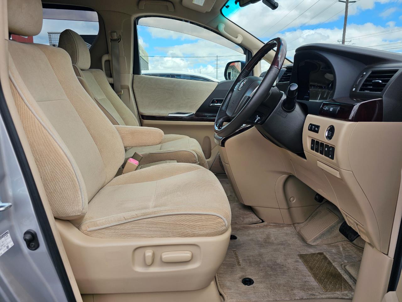 2014 Toyota Vellfire