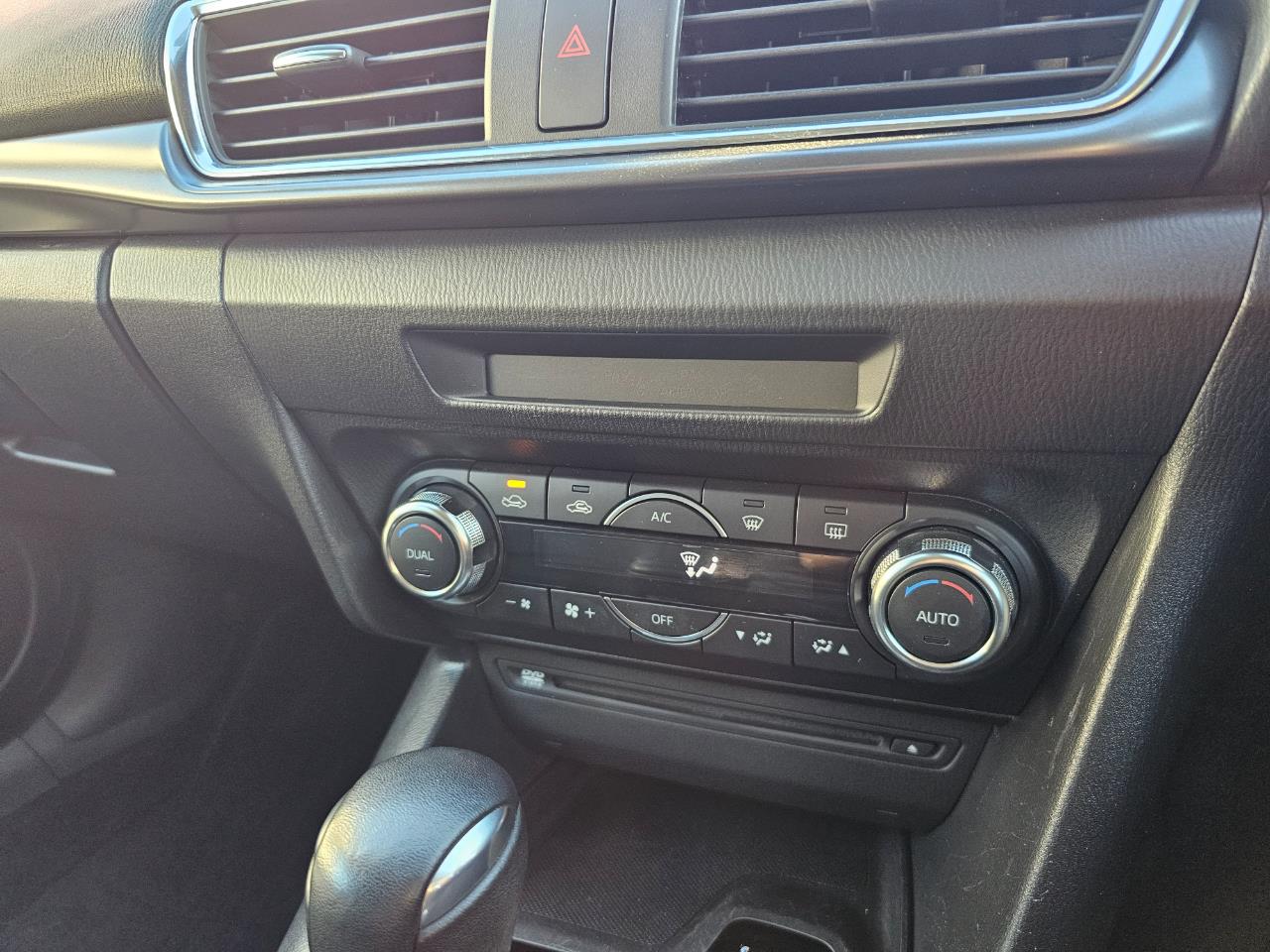2016 Mazda Axela