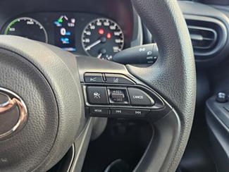 2021 Toyota YARIS - Thumbnail