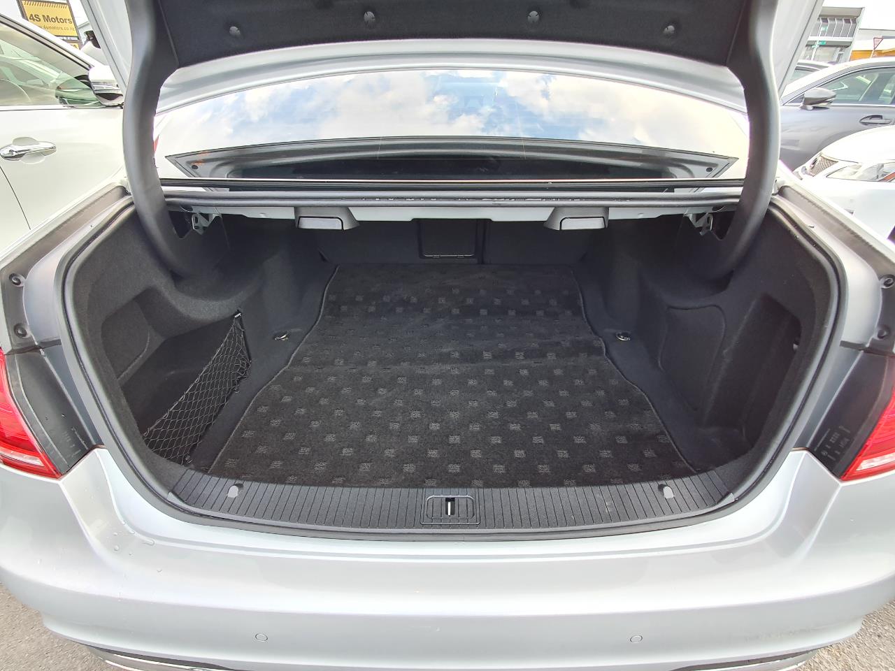 2015 Mercedes-Benz E 220