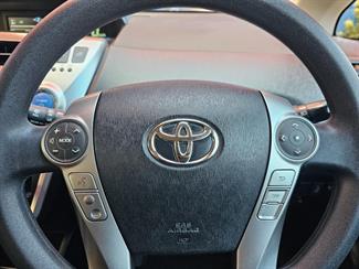 2015 Toyota Prius - Thumbnail