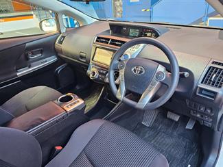 2015 Toyota Prius - Thumbnail