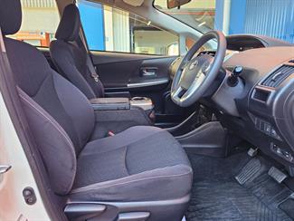 2015 Toyota Prius - Thumbnail