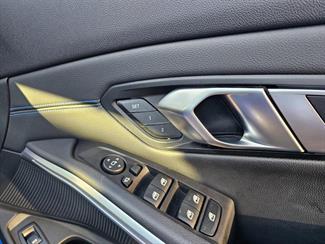 2020 BMW 320i - Thumbnail