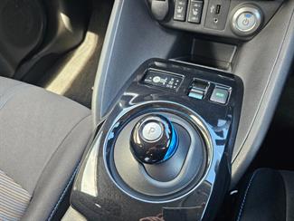 2018 Nissan Leaf - Thumbnail