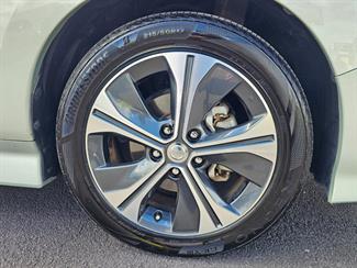 2018 Nissan Leaf - Thumbnail