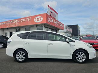 2013 Toyota Prius - Thumbnail