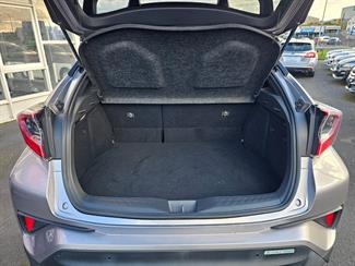 2017 Toyota C-HR - Thumbnail