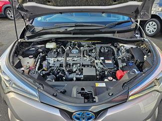 2017 Toyota C-HR - Thumbnail