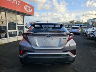 2017 Toyota C-HR - Thumbnail