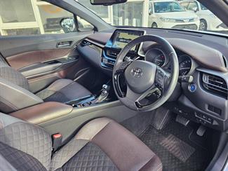 2017 Toyota C-HR - Thumbnail