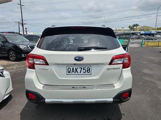 2017 Subaru Outback - Thumbnail