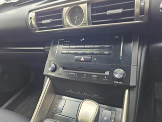 2014 Lexus IS 300h - Thumbnail