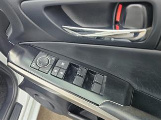 2014 Lexus IS 300h - Thumbnail