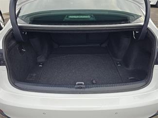 2014 Lexus IS 300h - Thumbnail