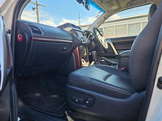 2015 Toyota Land Cruiser Prado - Thumbnail