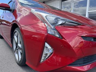 2017 Toyota Prius - Thumbnail